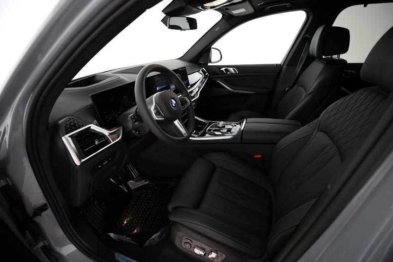 Vehicle image BMW X5