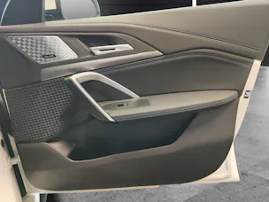 BMW X1 25e xDrive paddles