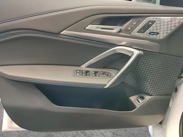 BMW X1 25e xDrive paddles