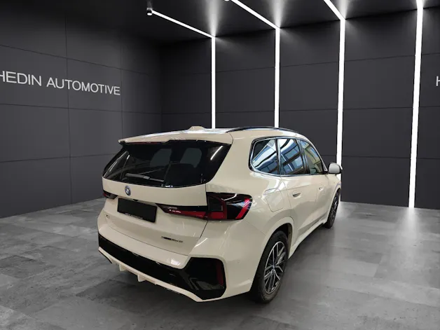 BMW X1 25e xDrive paddles