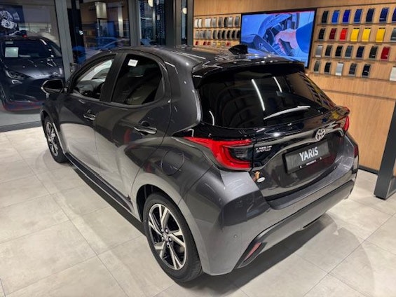 Vehicle image 4 Vehicle image 4