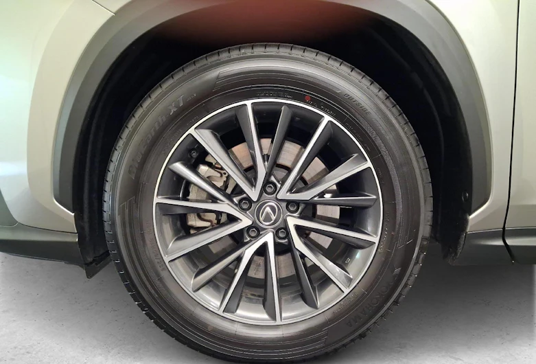 immagine del veicolo LEXUS NX
