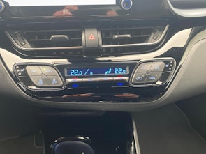 Vehicle image TOYOTA C-HR 2.0 VVTi HSD Trend