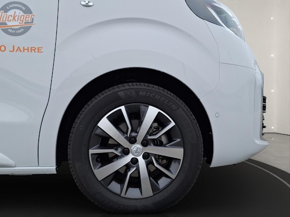 Vehicle image 15 Vehicle image 15