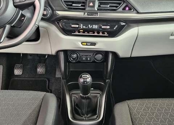 Vehicle image 6 Vehicle image 6