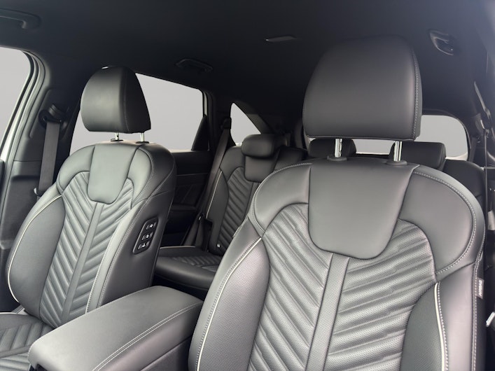 Vehicle image KIA SORENTO