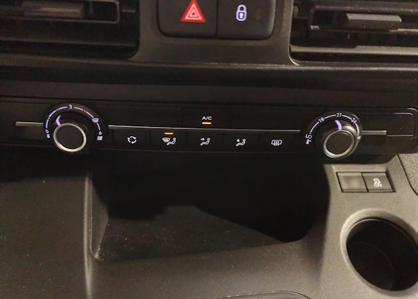 Vehicle image 14 Vehicle image 14