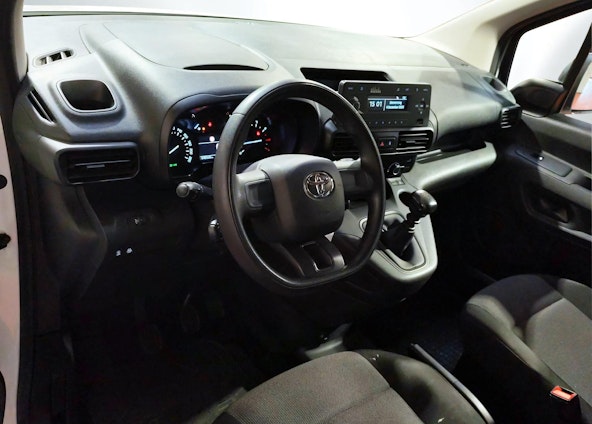 Vehicle image 8 Vehicle image 8