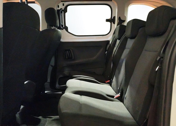 Vehicle image 15 Vehicle image 15