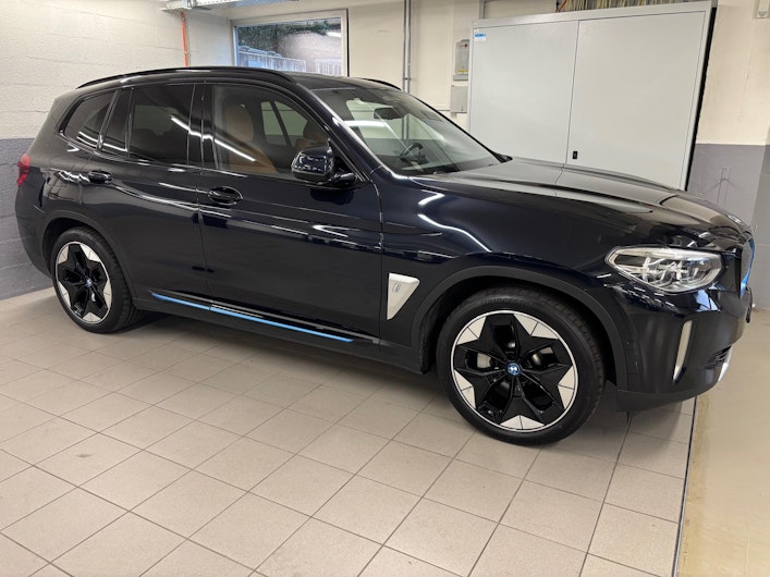 Vehicle image BMW iX3