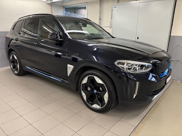 Vehicle image BMW iX3