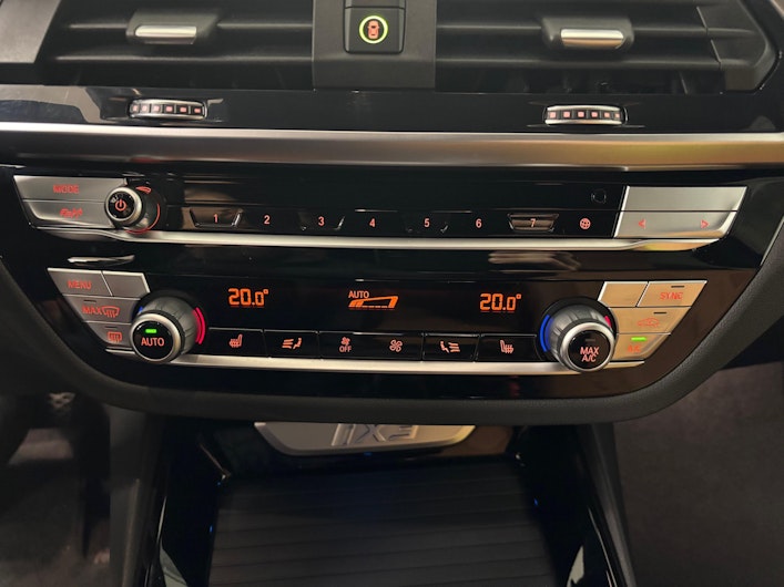 Vehicle image BMW iX3