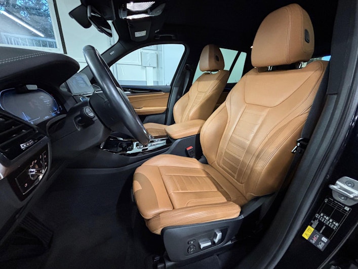 Vehicle image BMW iX3