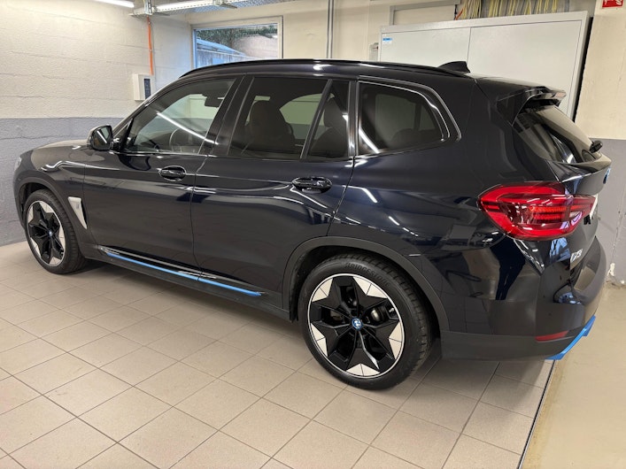 Vehicle image BMW iX3