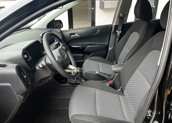 Vehicle image 4 Vehicle image 4