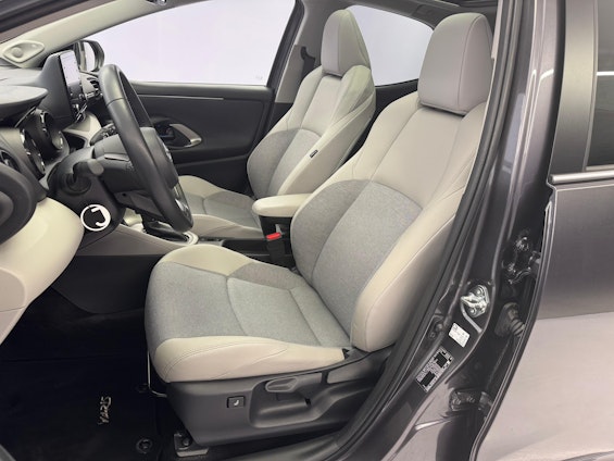 Vehicle image 8 Vehicle image 8