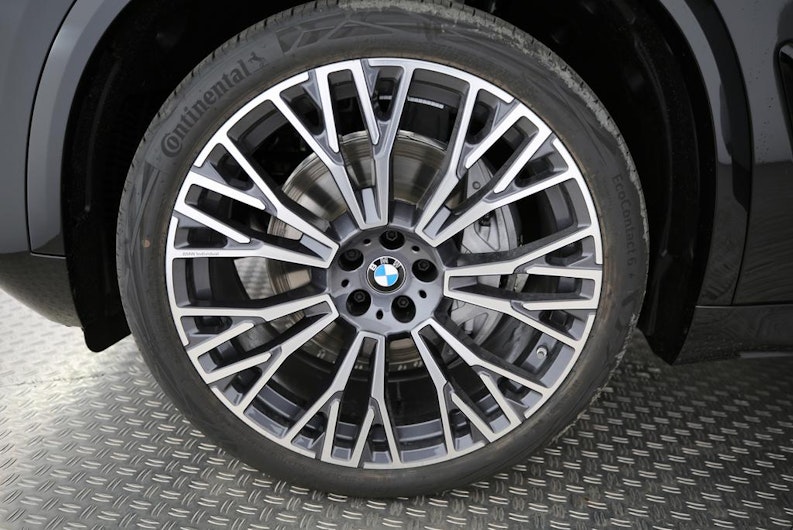 Vehicle image BMW X5