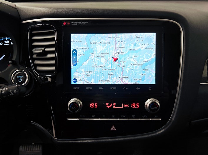 Vehicle image MITSUBISHI OUTLANDER