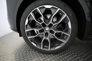 Vehicle image BMW X7 M60i