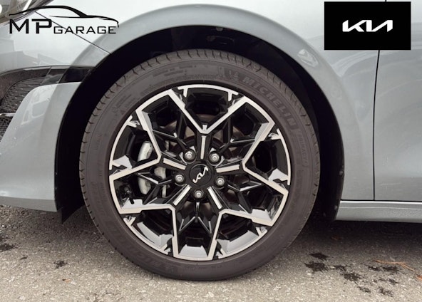 Vehicle image 15 Vehicle image 15