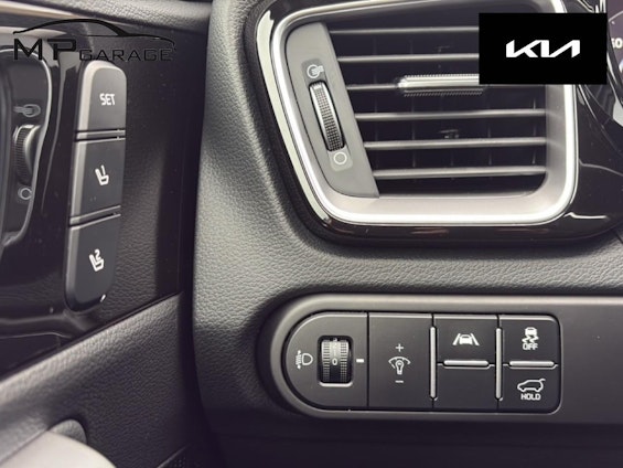 Vehicle image 14 Vehicle image 14