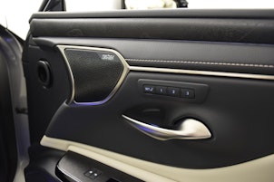 Vehicle image LEXUS ES 300h Excellence