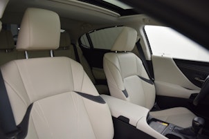 Vehicle image LEXUS ES 300h Excellence