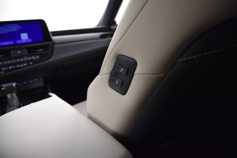 Vehicle image LEXUS ES