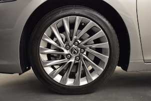 Vehicle image LEXUS ES 300h Excellence