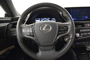 Vehicle image LEXUS ES 300h Excellence