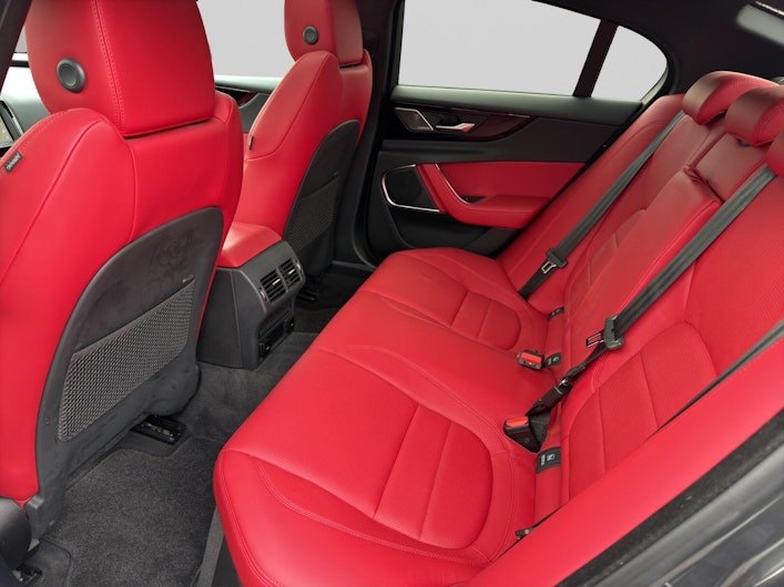 Vehicle image JAGUAR XE