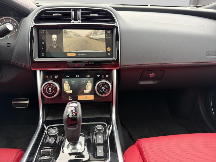 Vehicle image JAGUAR XE