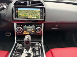 Vehicle image JAGUAR XE 2.0 T 300 Sport AWD mit Anhängerkupplung