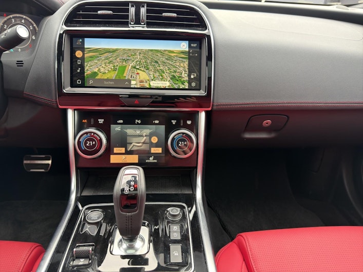 Vehicle image JAGUAR XE