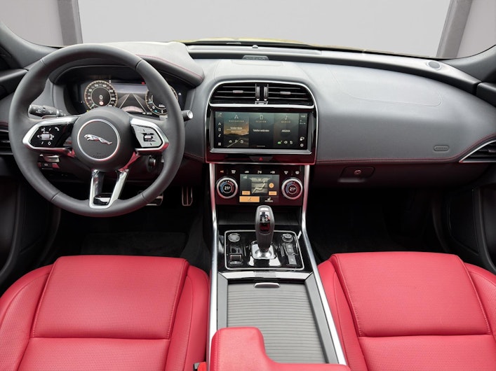 Vehicle image JAGUAR XE