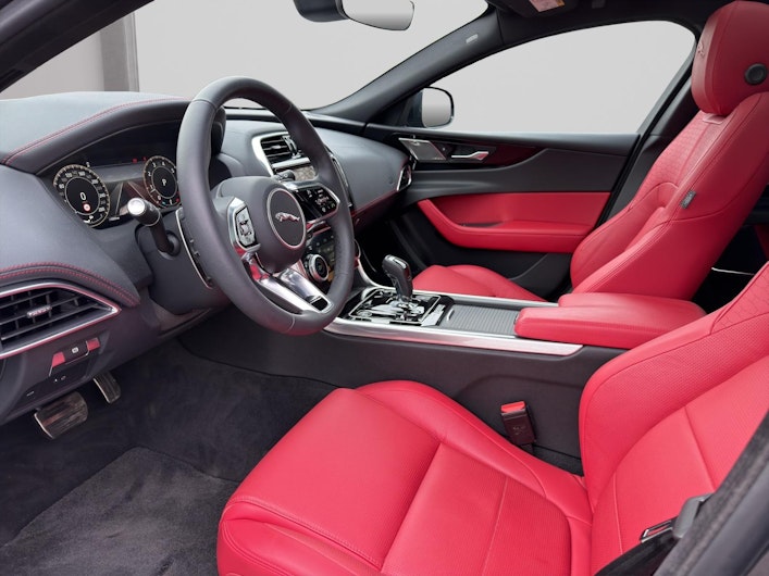 Vehicle image JAGUAR XE