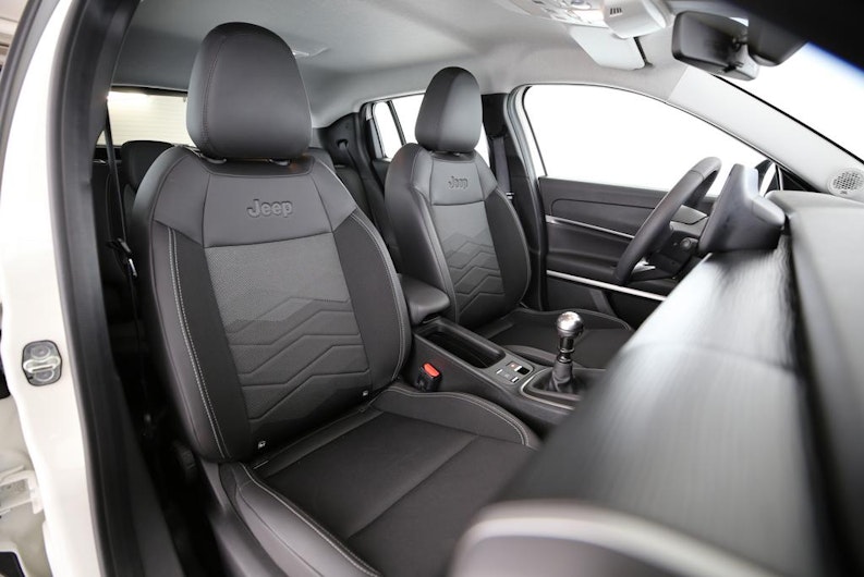 Vehicle image JEEP AVENGER