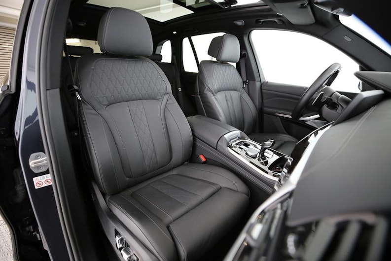 Vehicle image BMW X5