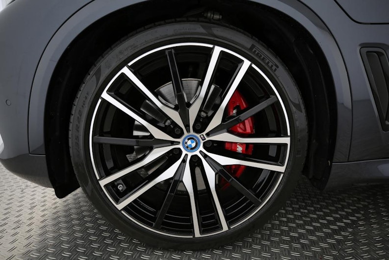 Vehicle image BMW X5