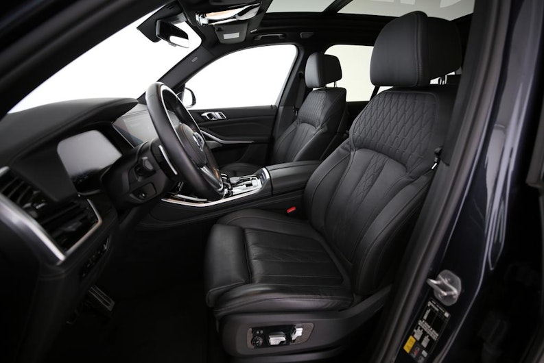 Vehicle image BMW X5