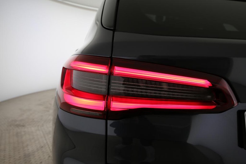 Vehicle image BMW X5