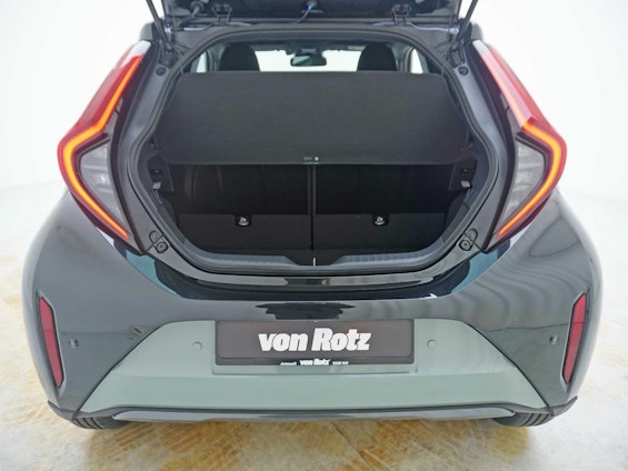 Vehicle image 16 Vehicle image 16