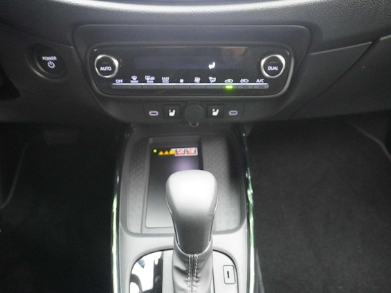 Vehicle image 14 Vehicle image 14