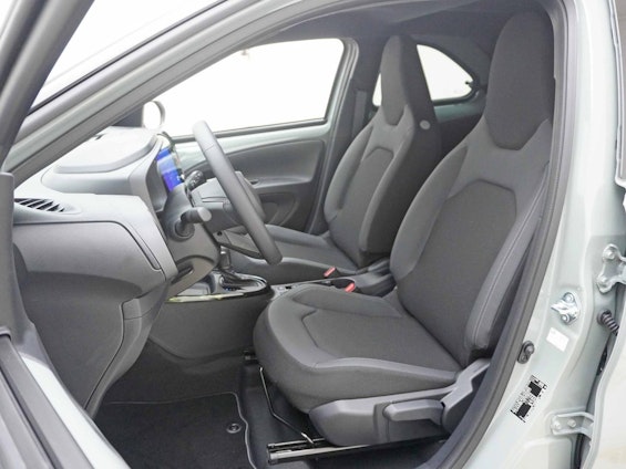 Vehicle image 6 Vehicle image 6