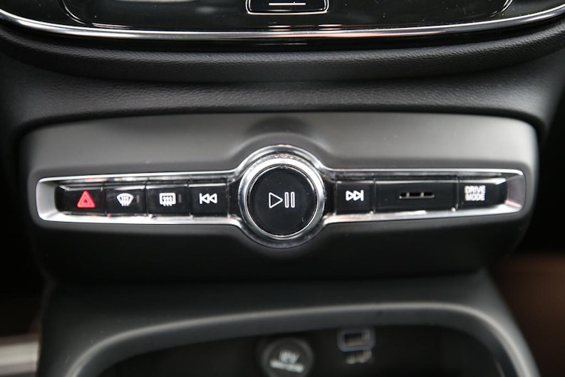 Vehicle image VOLVO XC40