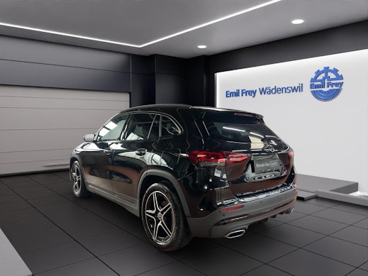 MERCEDES-BENZ GLA 200 AMG Line 3