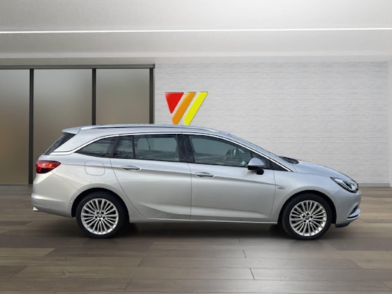 First vehicle image First vehicle image