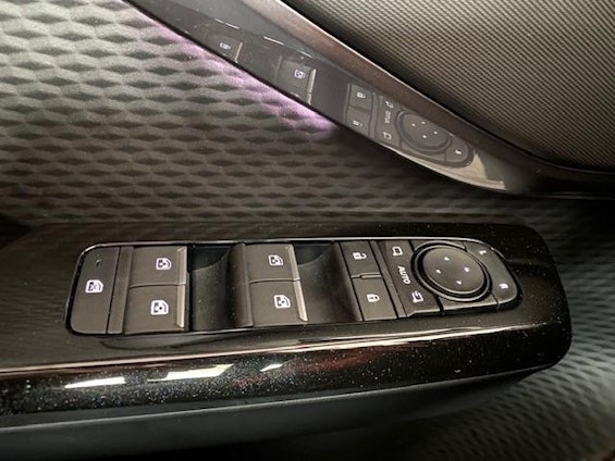 Vehicle image 14 Vehicle image 14