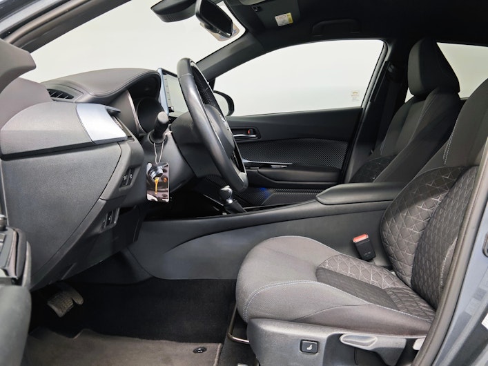 Vehicle image TOYOTA C-HR