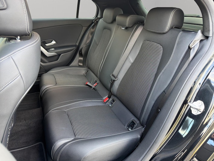 Vehicle image MERCEDES-BENZ A 180